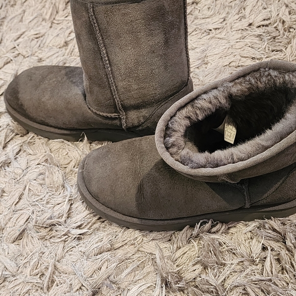 Grey Uggs 8 - Picture 2 of 3